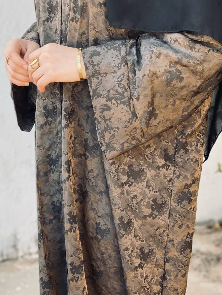 🖤 عباية"ليان" بنقشة فاخرة – أناقة هادئة لكل إطلالة