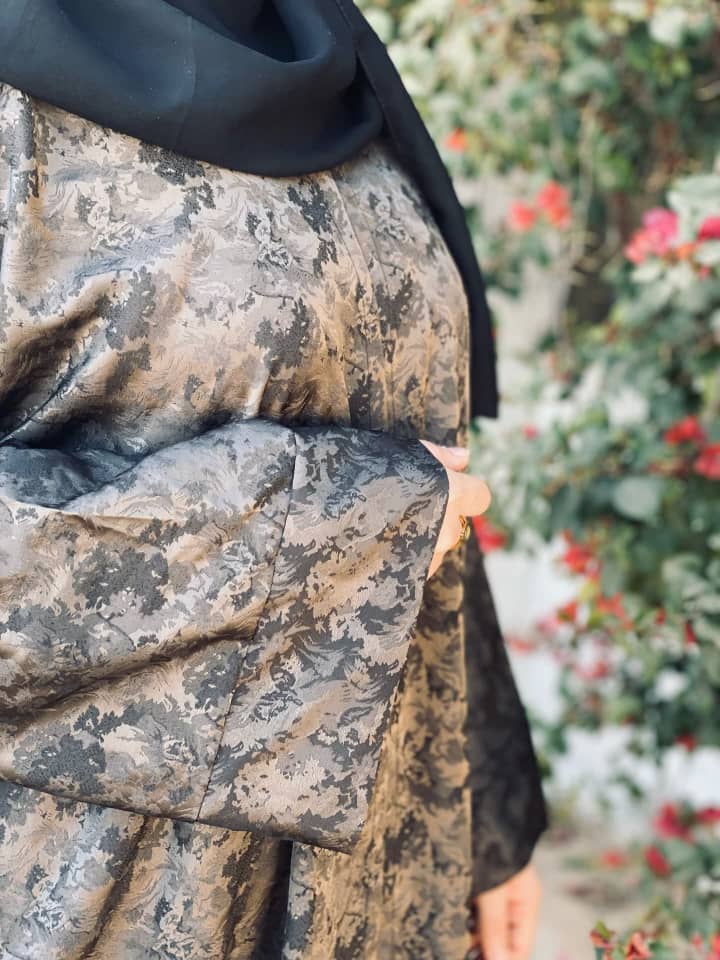 🖤 عباية"ليان" بنقشة فاخرة – أناقة هادئة لكل إطلالة